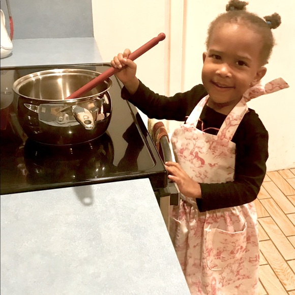 Toddler apron - Picture 1 of 3